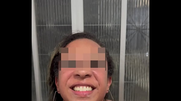 Abordo desconhecidos em dupla, primeiro no banheiro do shopping e depois