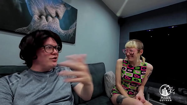 Audiciona nerd pervertida com Mark Gotham em cena quente e sensual