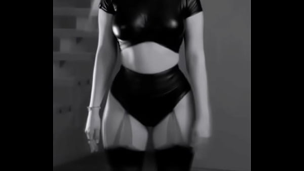 Baile sexy animado com danças sensuais e muito tesão no salão