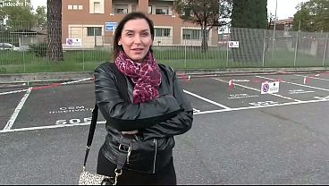 Coroa Italiana Bunduda Leva Pau De Desconhecido Por 500 Euros