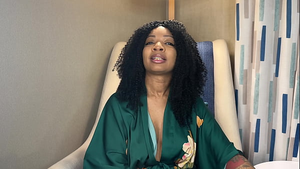 Eva Parker lê lindamente e recebe sexo intenso no Ano Novo