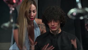 Meu Chefe Me Arrastou Para Um Delicioso Trio Com A Esposa Dele