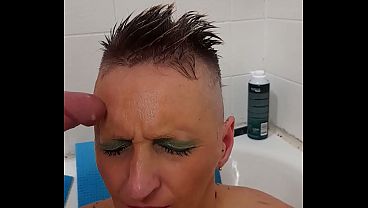 Milf Sandra Toma Goldener Regen, Faz Goela Profunda E Gozada No Rosto