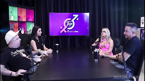 Monica Lima e loira gostosa perdem o controle e se pegam ao vivo