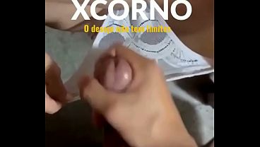 Novo desejo do meu marido: gozar na minha calcinha todo dia
