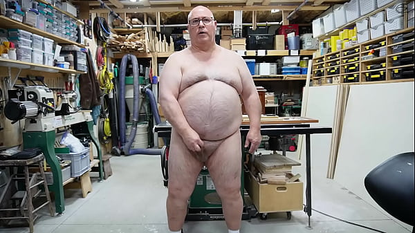 O encanador pelado trabalha pra você de graça