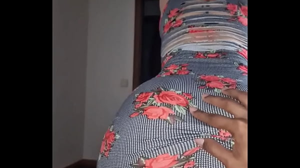 Sentada deliciosamente em cima do meu pau duro e grosso